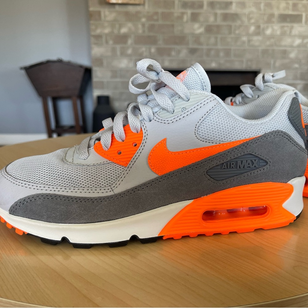 Women’s Nike Air Max 90